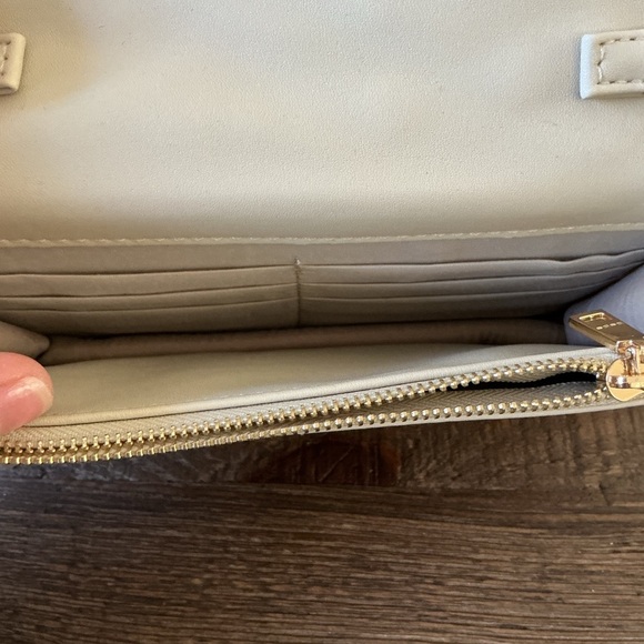 Bebe Sophia quilted crossbody quilted bag with gold detail - Picture 14 of 14